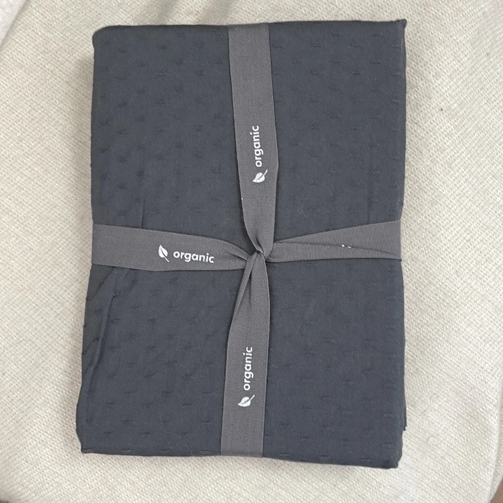 NWT West Elm organic Cotton Diamond Crinkle king shams in charcoal grey